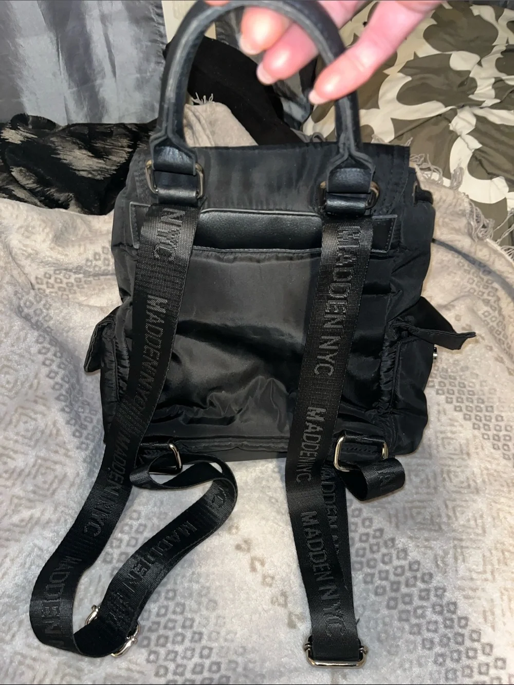 Steve Madden compact black